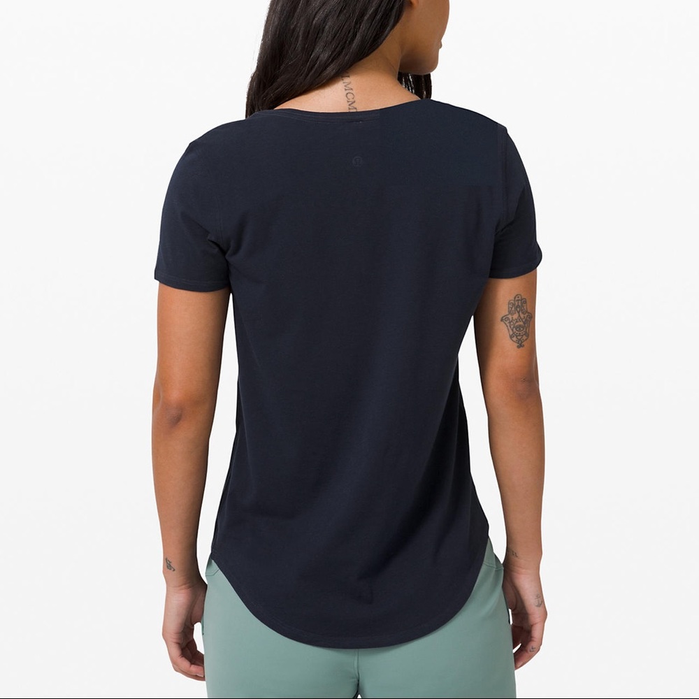 LULULEMON BLACK CREW TEE